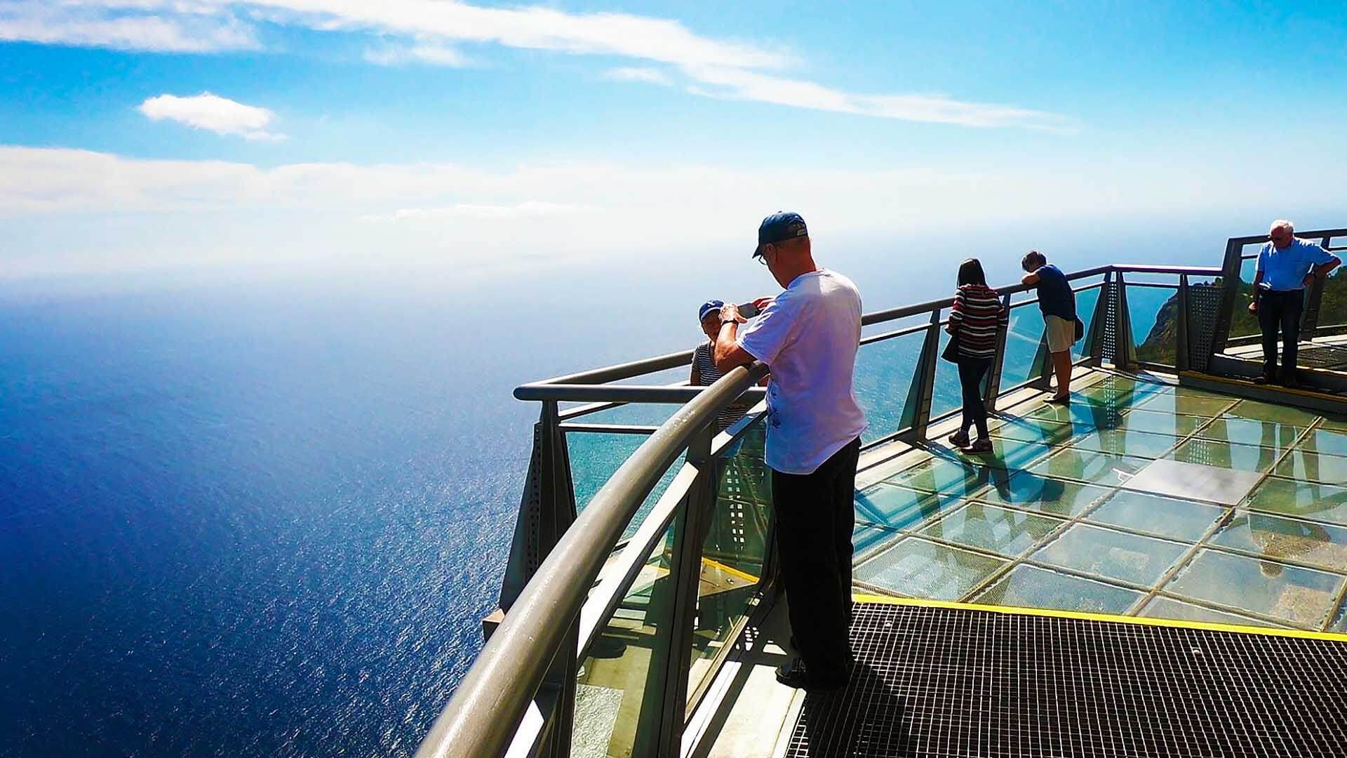 PRIVATE SKYWALK & PROFESSIONAL WINE EXPERIENCE